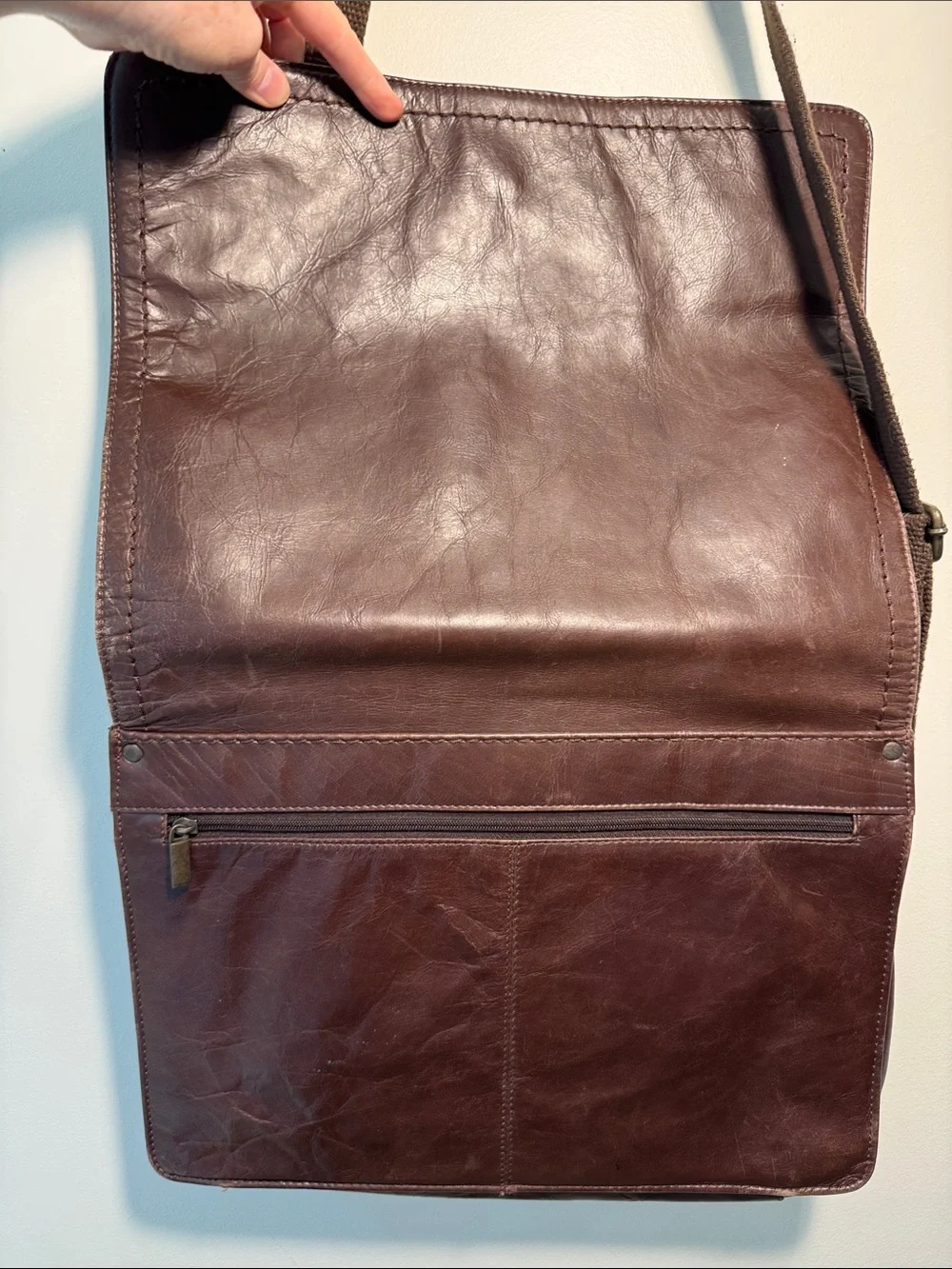 Wilson’s Leather chocolate brown messenger bag with webbed adjustable strap.